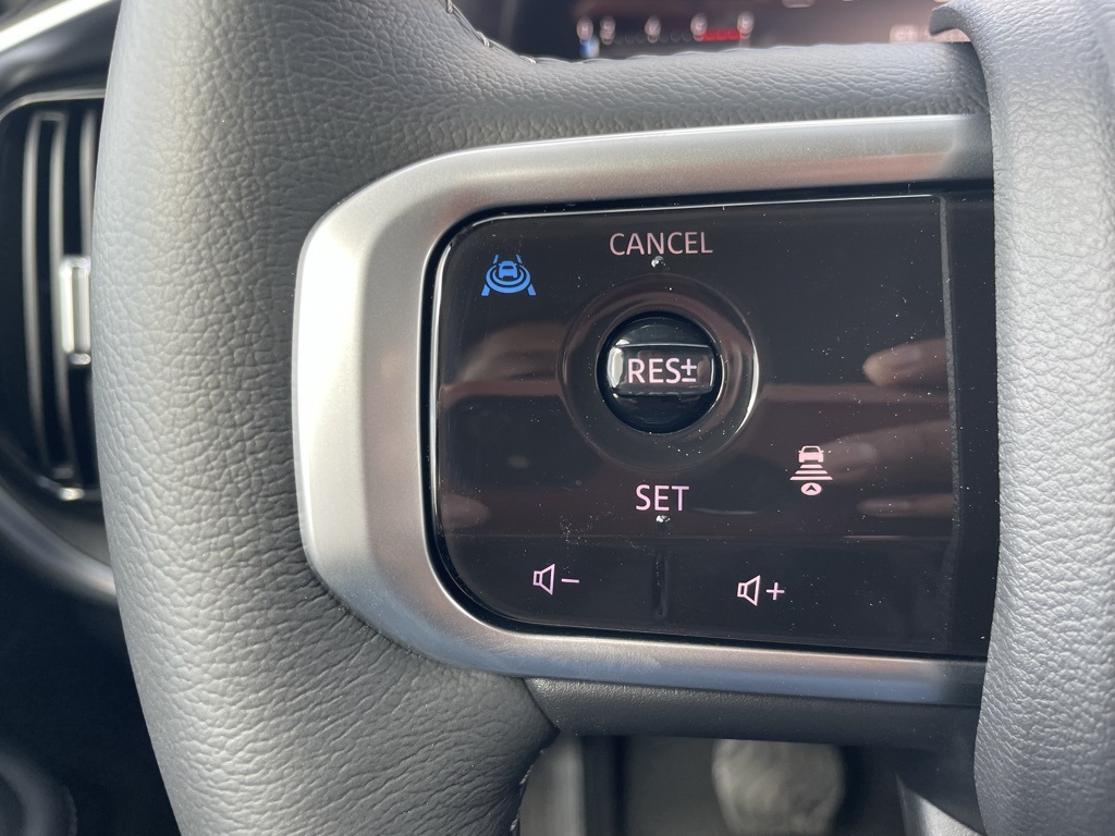 2026 Nissan Armada SV photo 6