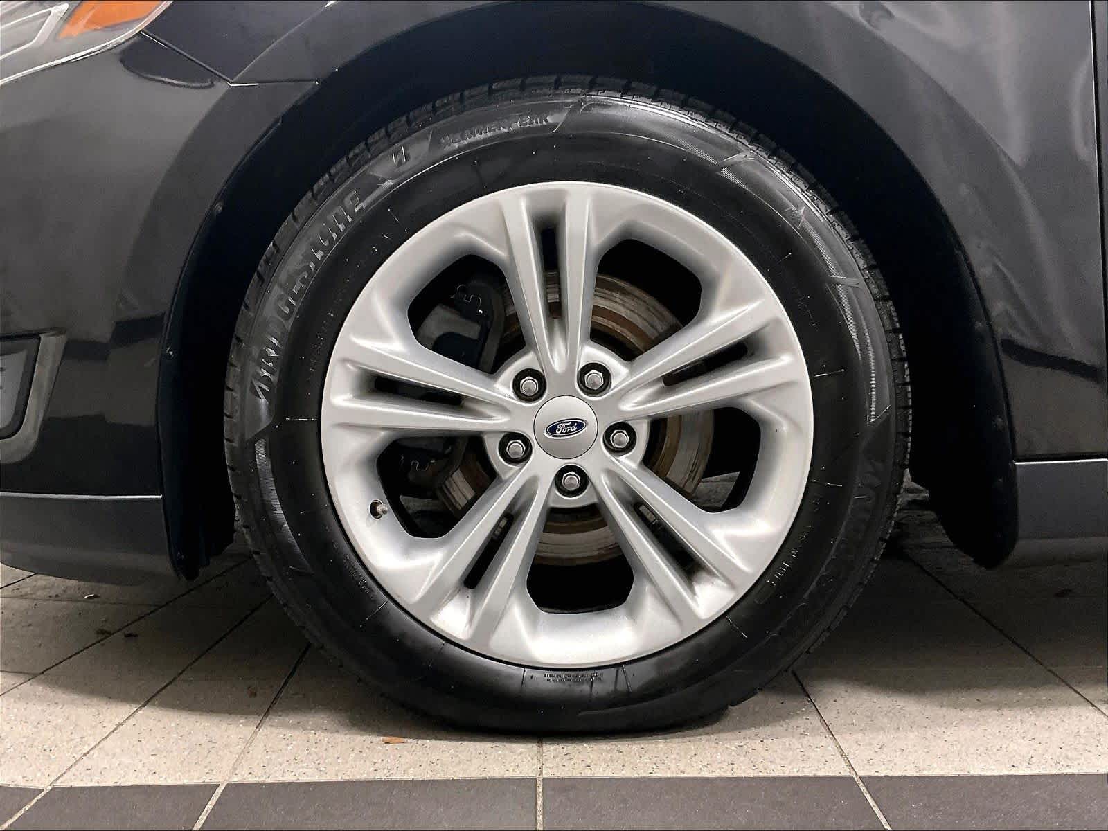 2019 Ford Taurus SE photo 4