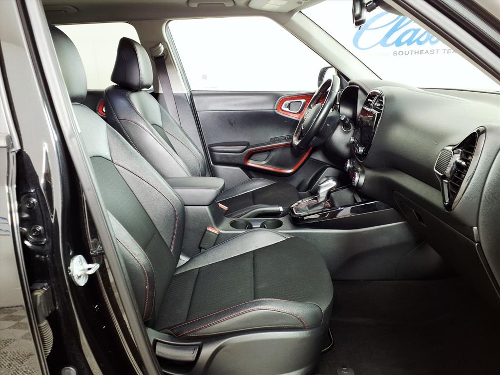 2023 Kia Soul GT-Line photo 11