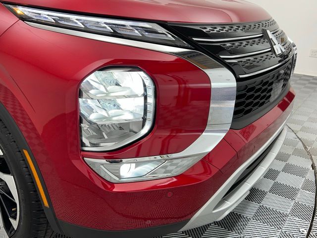 2024 Mitsubishi Outlander SE photo 4