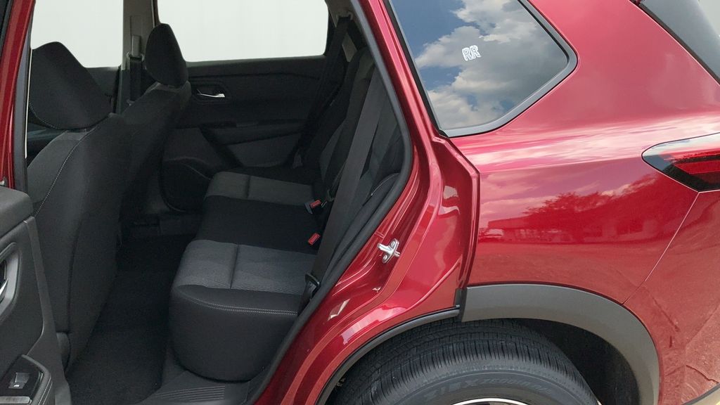2026 Nissan Rogue SV photo 10