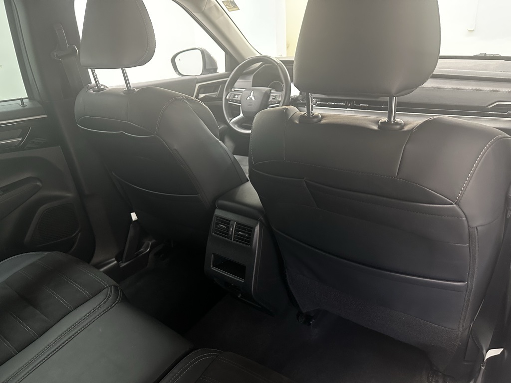 2023 Mitsubishi Outlander SE photo 18