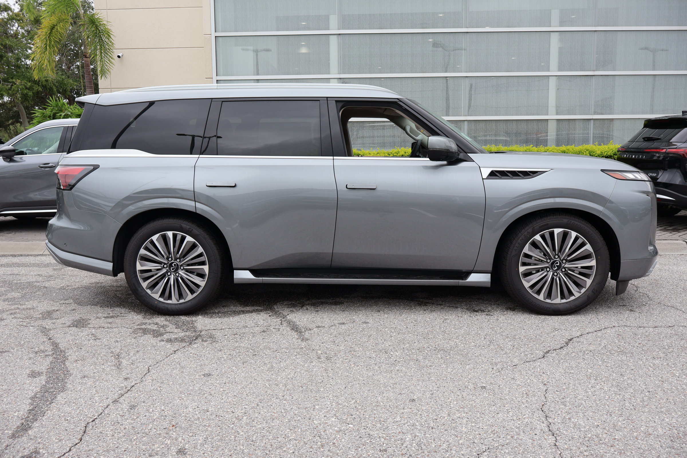 2025 Infiniti QX80 Sensory photo 6