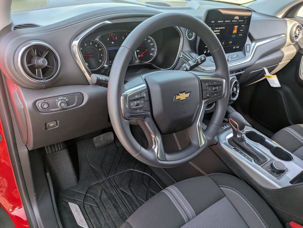 2025 Chevrolet Blazer 2LT photo 10