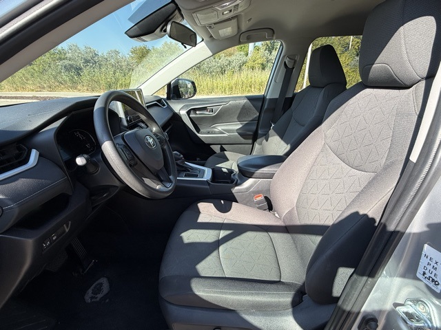 2024 Toyota RAV4 XLE photo 2