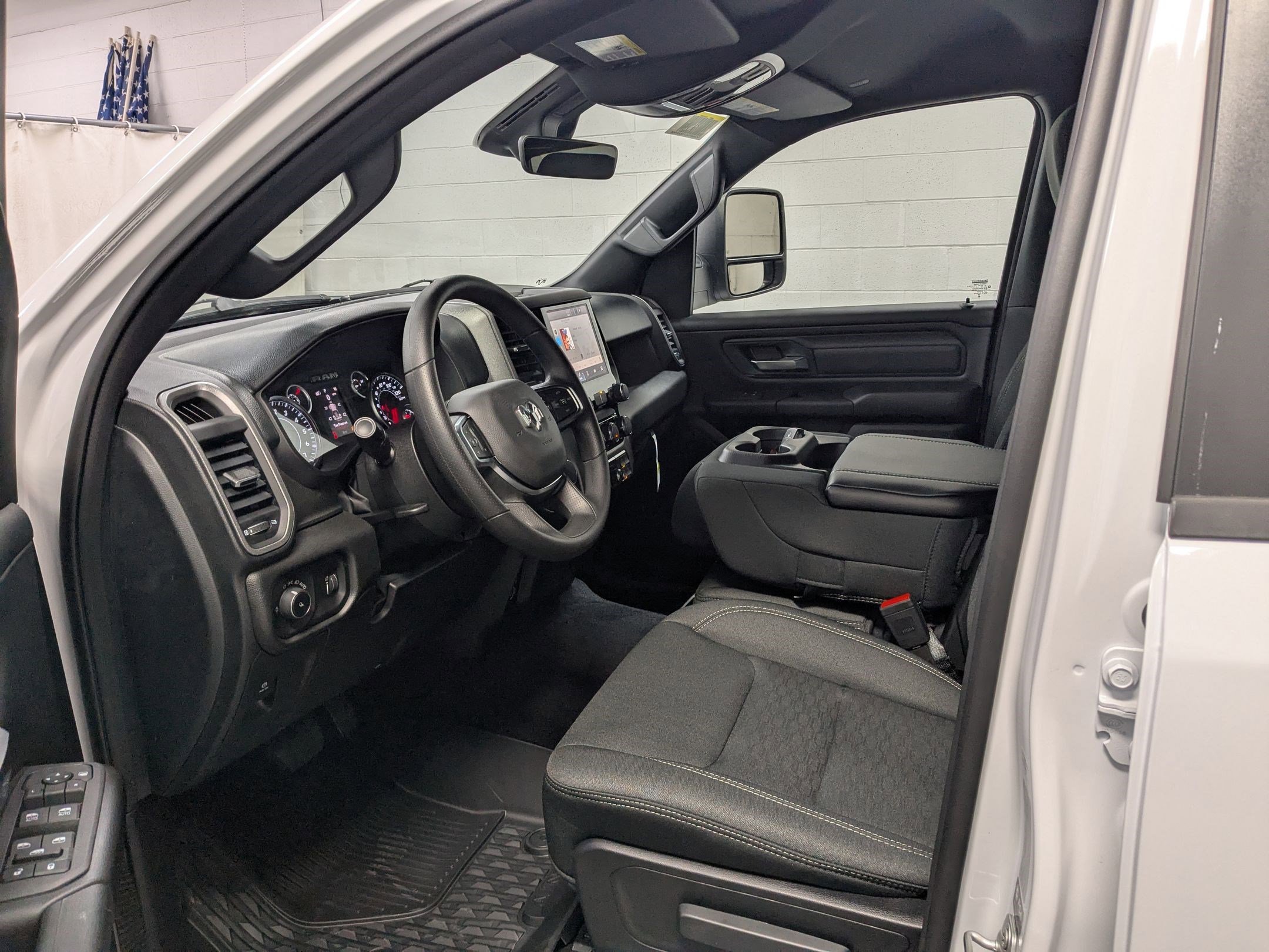 2025 Ram 1500 Tradesman photo 7