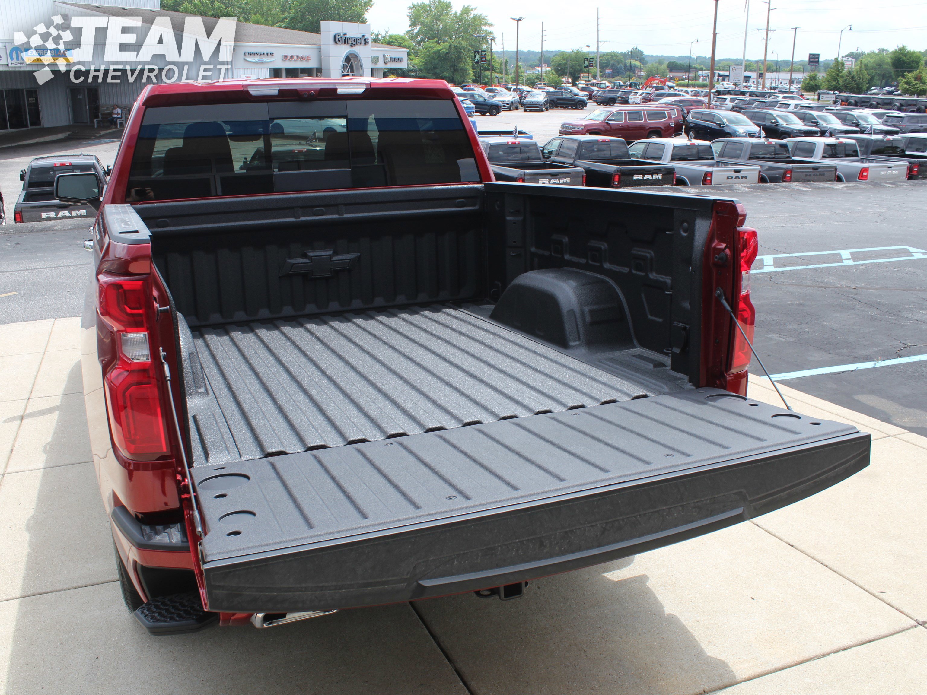 2025 Chevrolet Silverado 1500 High Country photo 18