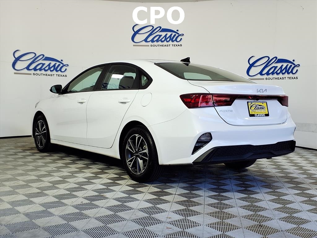 2024 Kia Forte LXS photo 2