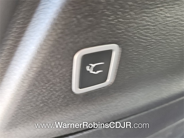 2026 Chrysler Pacifica photo 13