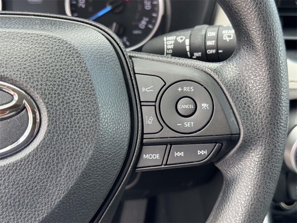 2022 Toyota RAV4 Hybrid XLE photo 19