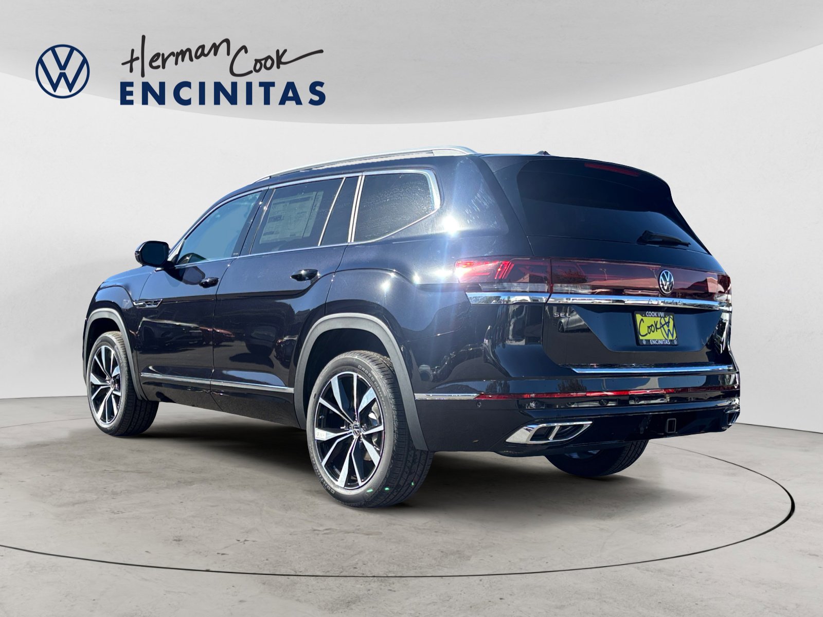 2025 Volkswagen Atlas SEL Premium R-Line photo 3
