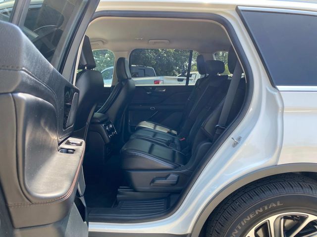 2022 Lincoln Aviator Standard photo 9