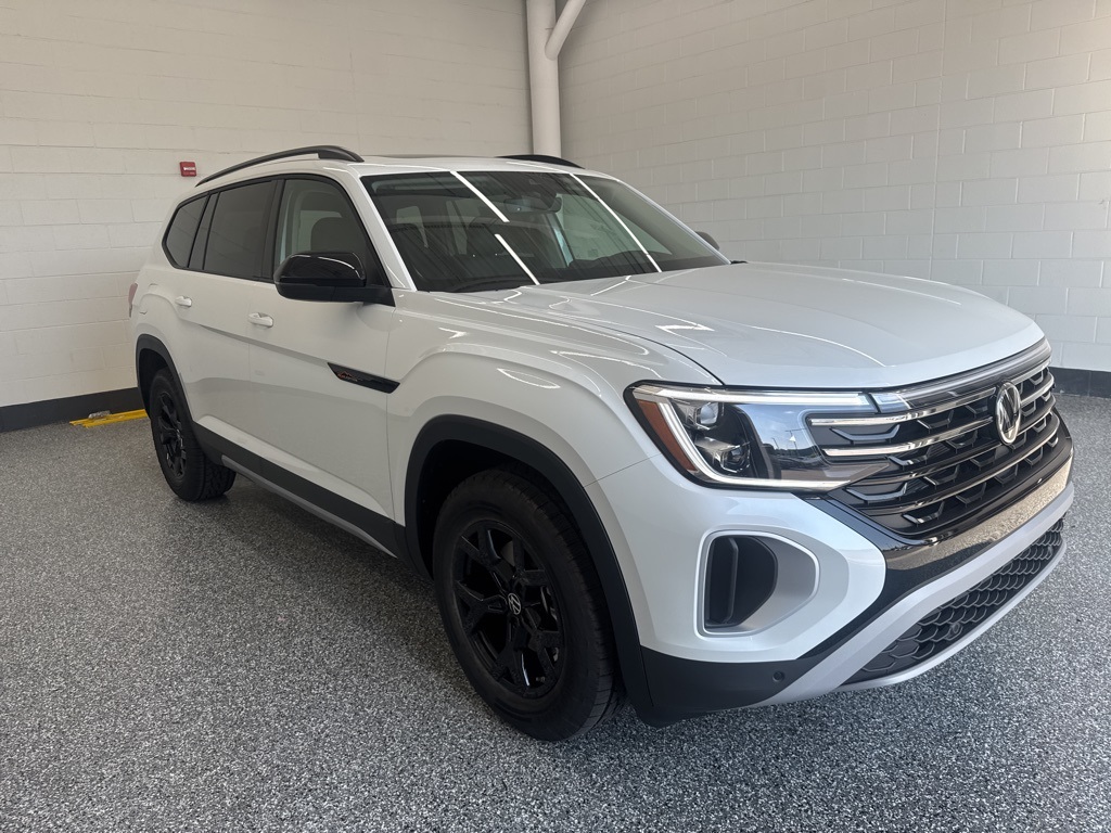 2026 Volkswagen Atlas Peak Edition SE photo 4