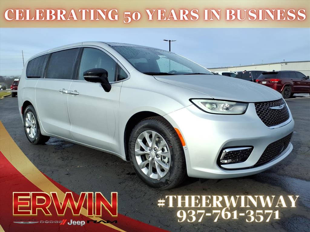 2026 Chrysler Pacifica Limited's photo