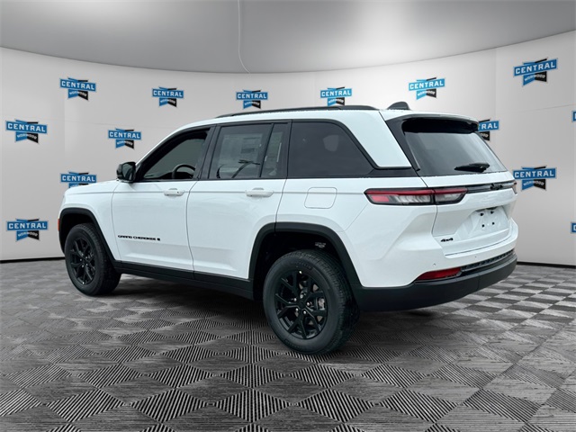 2025 Jeep Grand Cherokee Laredo Altitude photo 2