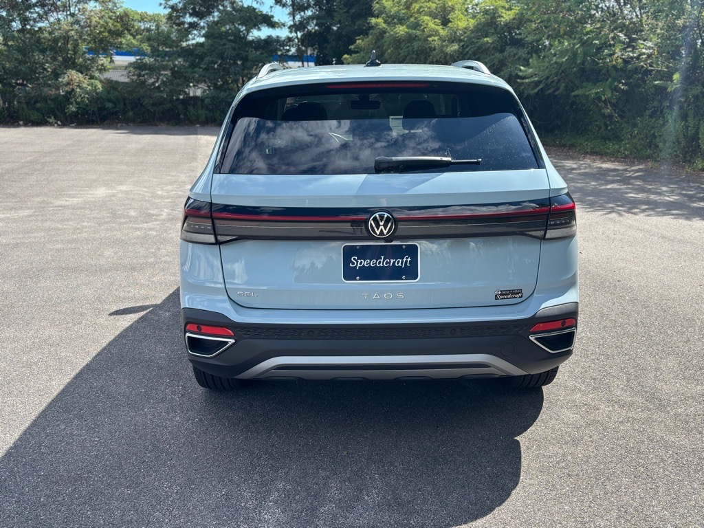 2025 Volkswagen Taos SEL photo 4