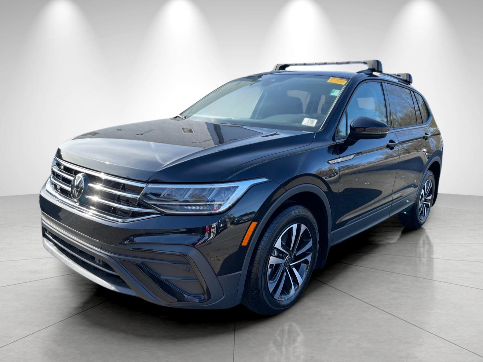 2024 Volkswagen Tiguan S's photo