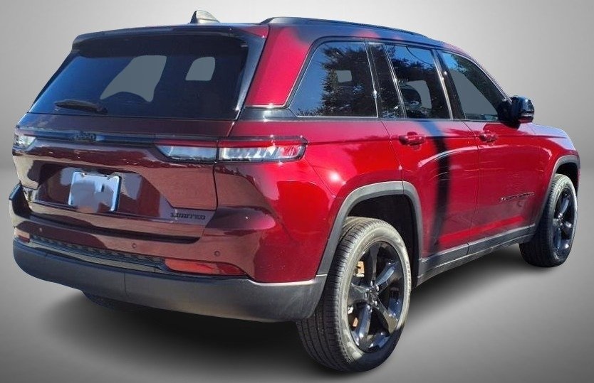 2025 Jeep Grand Cherokee Limited photo 3