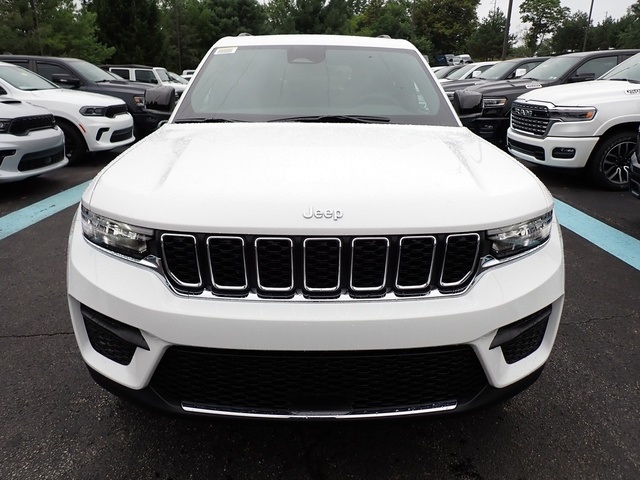 2025 Jeep Grand Cherokee Laredo X photo 8