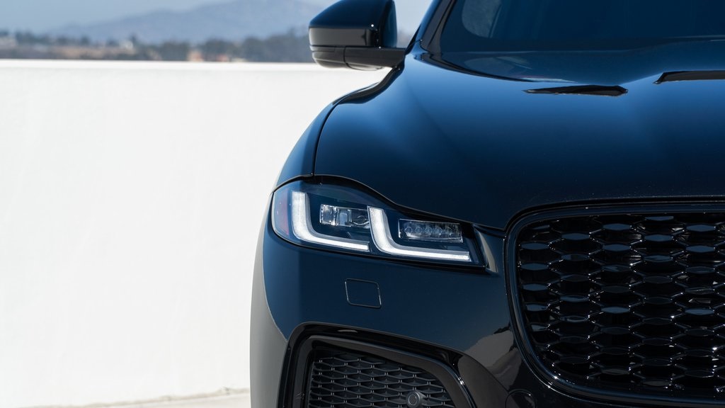 2025 Jaguar F-PACE P250 R-Dynamic S photo 2
