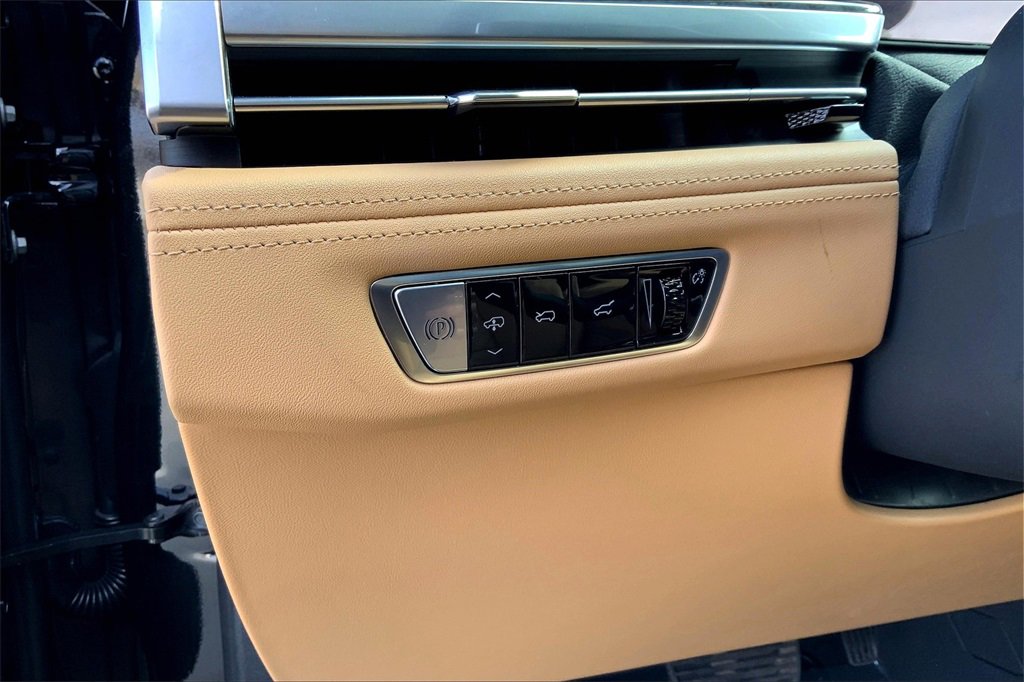 2025 Cadillac Escalade IQ Luxury photo 16