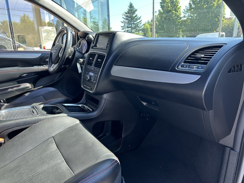 2016 Dodge Grand Caravan R/T photo 27