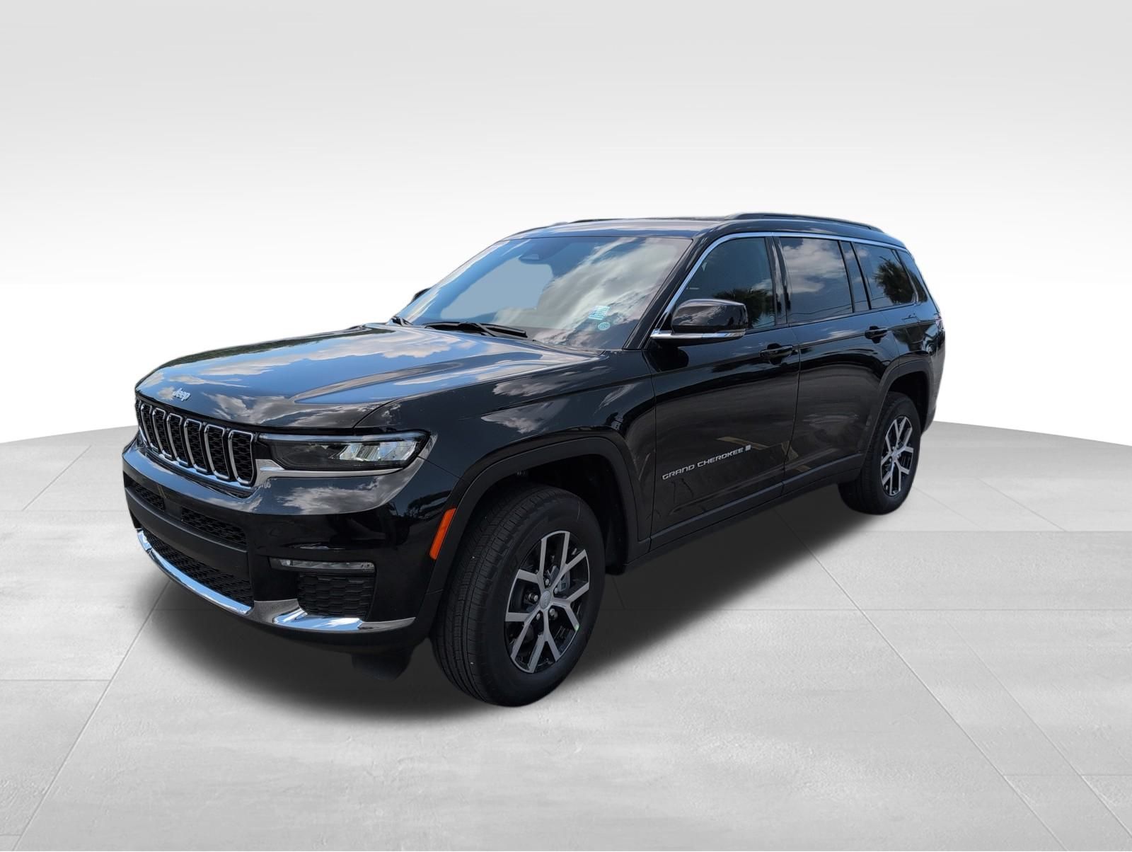 2025 Jeep Grand Cherokee Limited photo 3