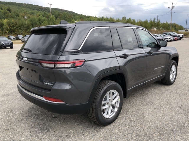 2025 Jeep Grand Cherokee Laredo X photo 3