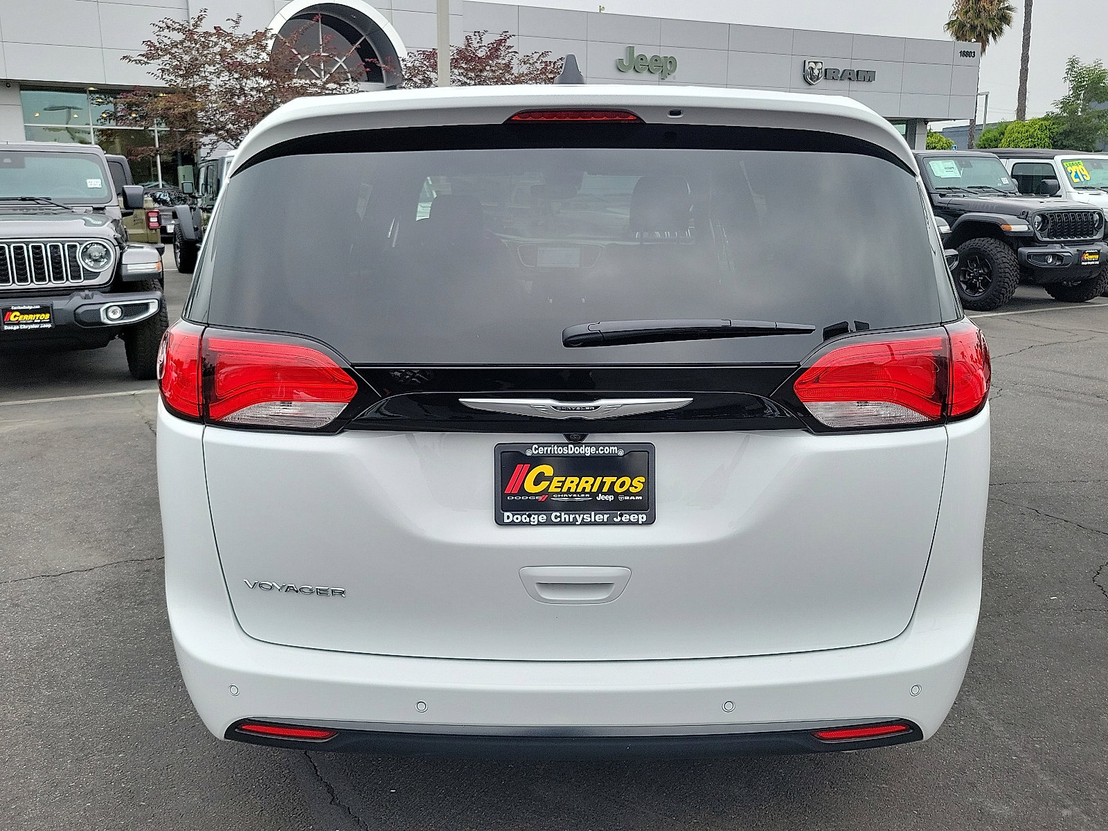 2025 Chrysler Voyager LX photo 20
