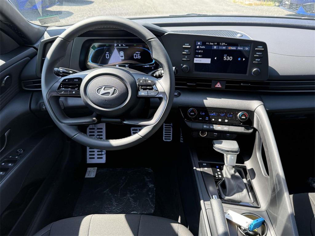 2025 Hyundai Elantra SEL Sport photo 16