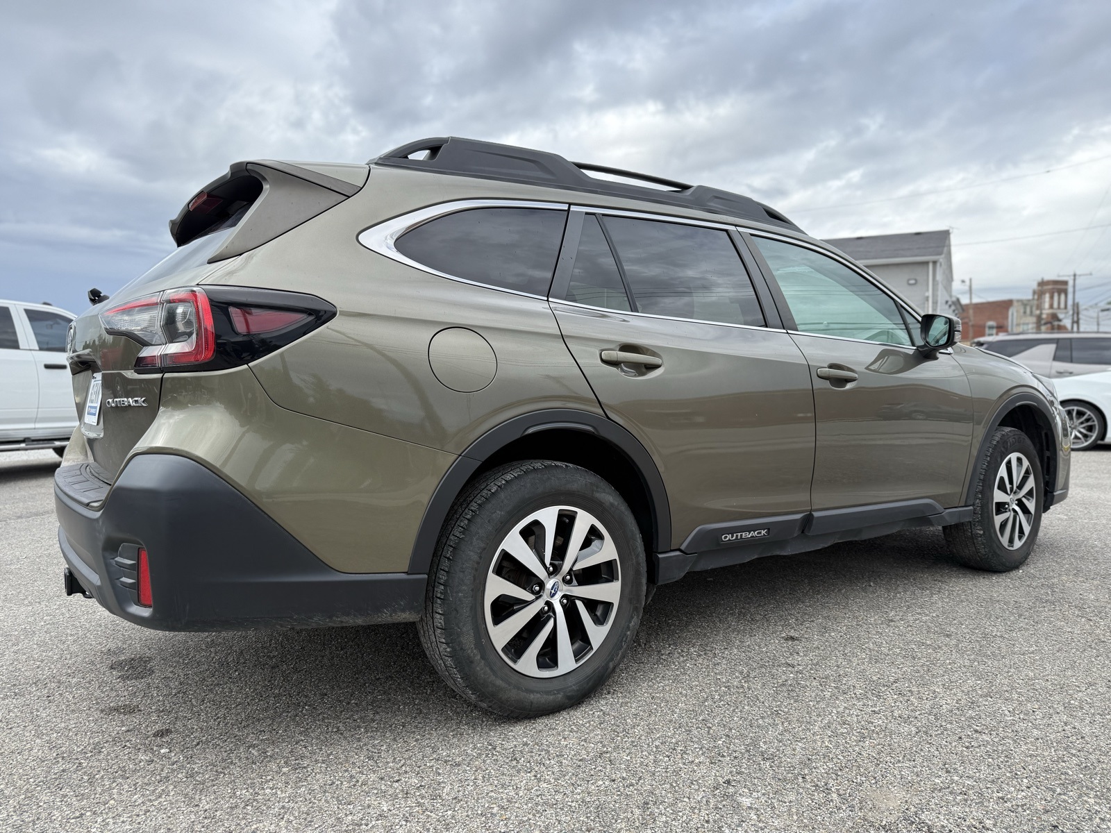2020 Subaru Outback Premium photo 5