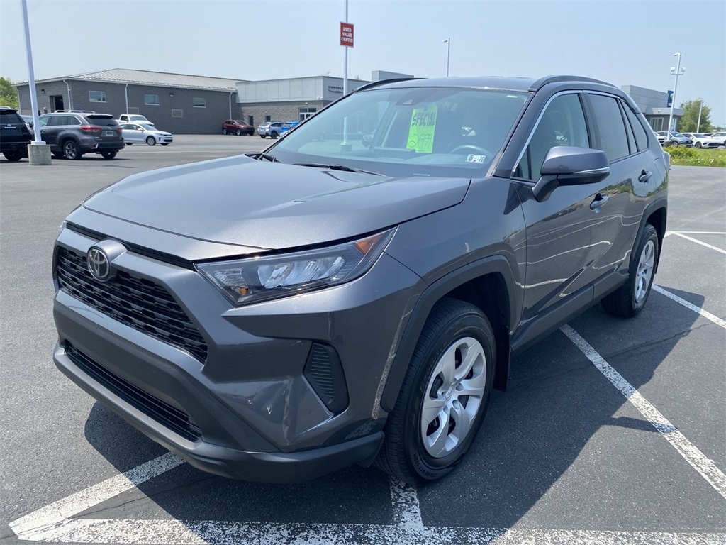 2021 Toyota RAV4 LE photo 3