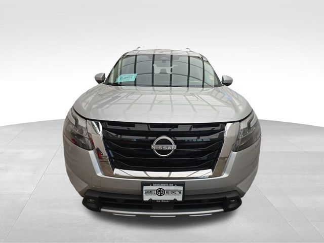 2025 Nissan Pathfinder SL photo 2