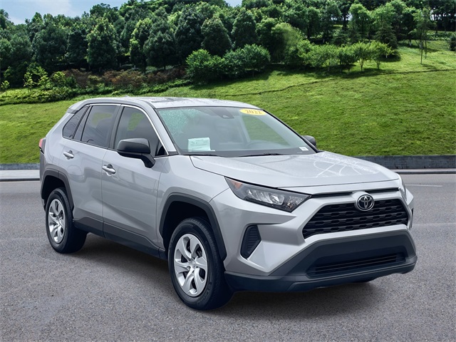 2022 Toyota RAV4 LE's photo