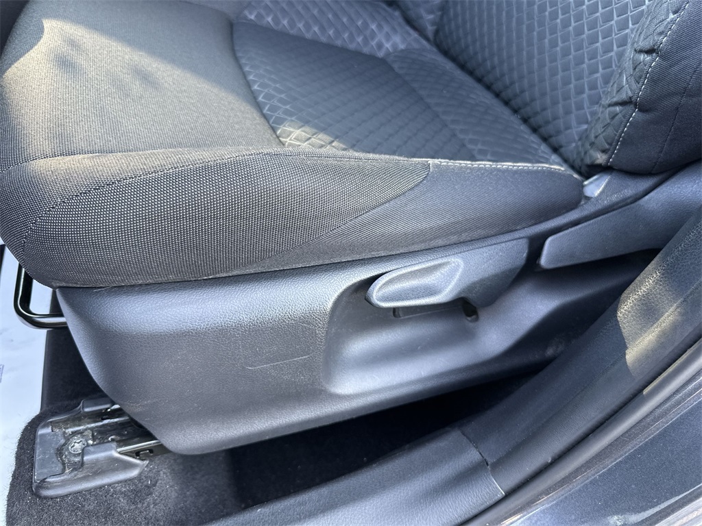 2021 Toyota C-HR LE photo 12