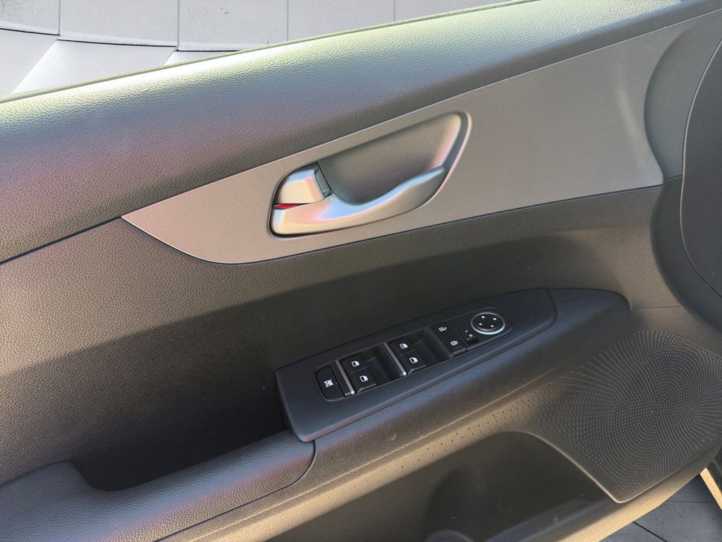 2020 Kia Forte FE photo 11