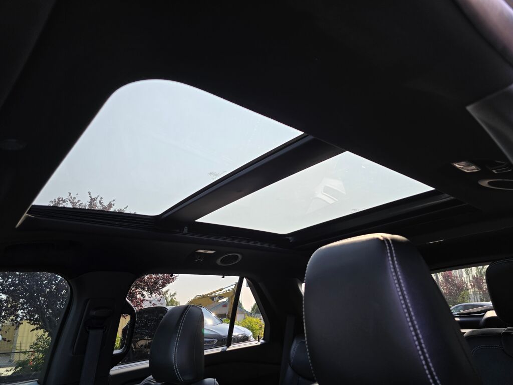 2023 Ford Explorer ST photo 21