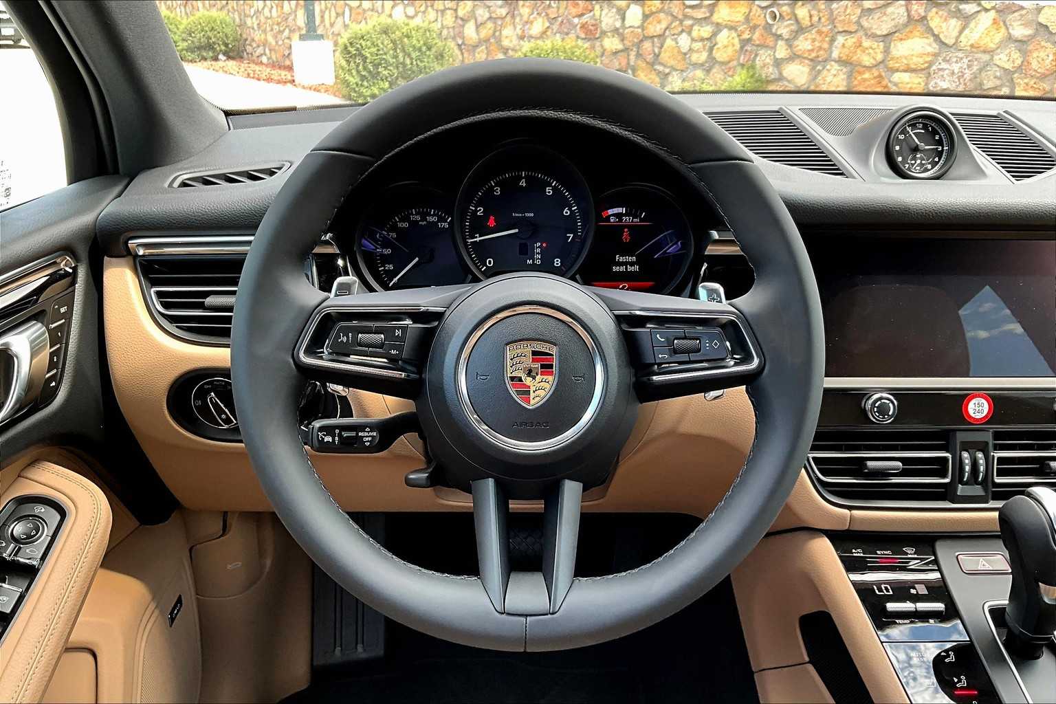 2026 Porsche Macan T photo 14