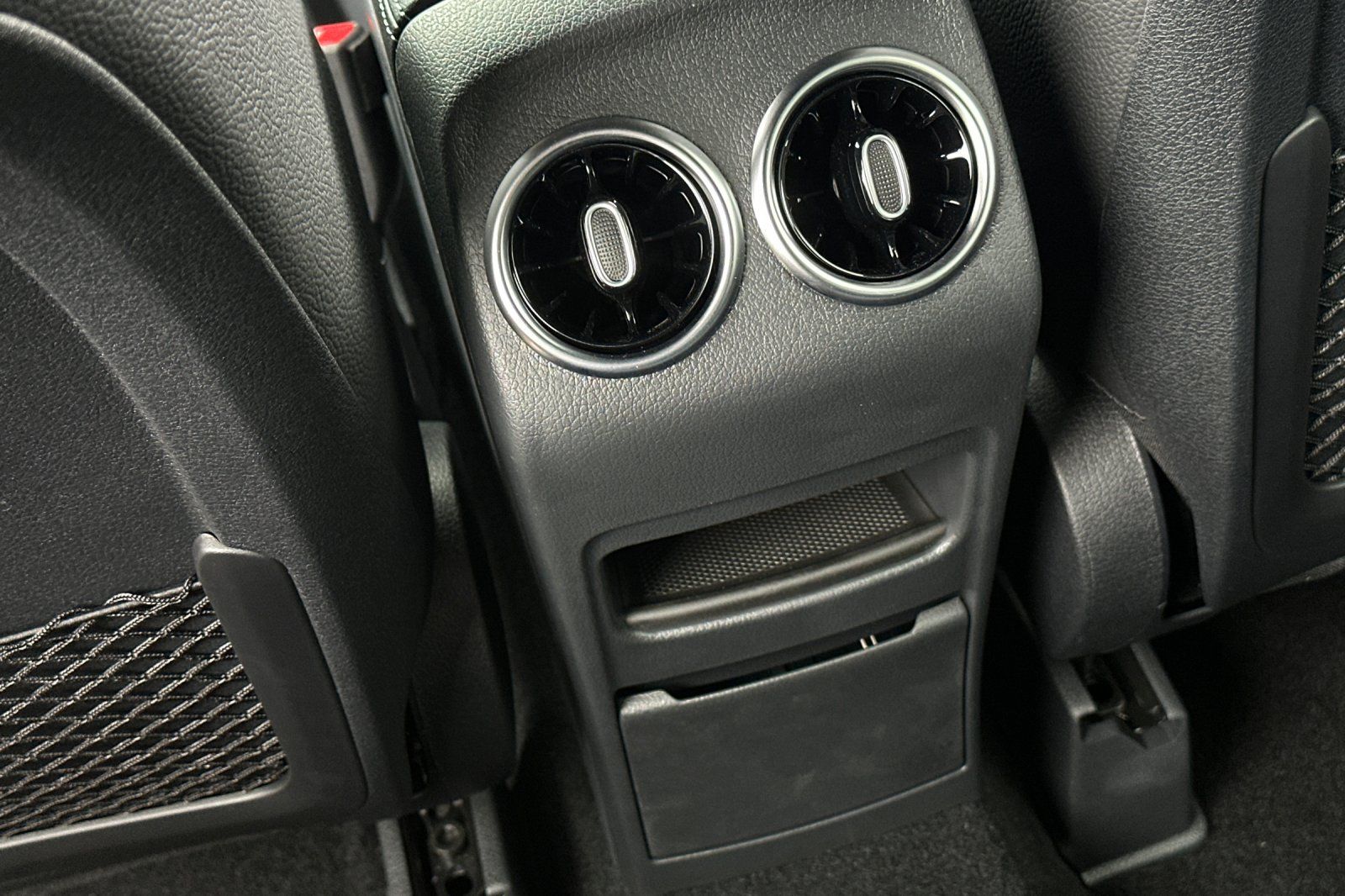 2025 Mercedes Benz GLB 250 photo 20