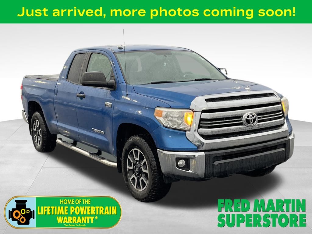2016 Toyota Tundra SR5's photo