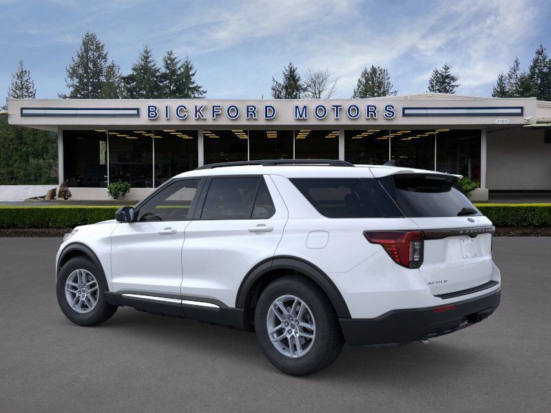 2025 Ford Explorer photo 2