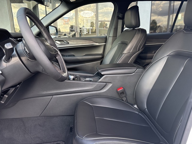 2025 Jeep Grand Cherokee Limited photo 4