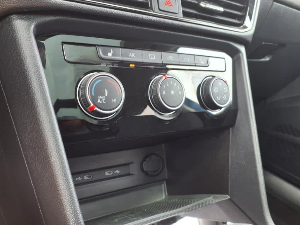 2023 Volkswagen Taos SE photo 16