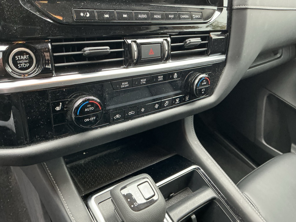 2023 Nissan Pathfinder SL photo 4