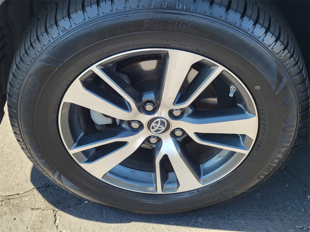 2018 Toyota RAV4 XLE photo 9