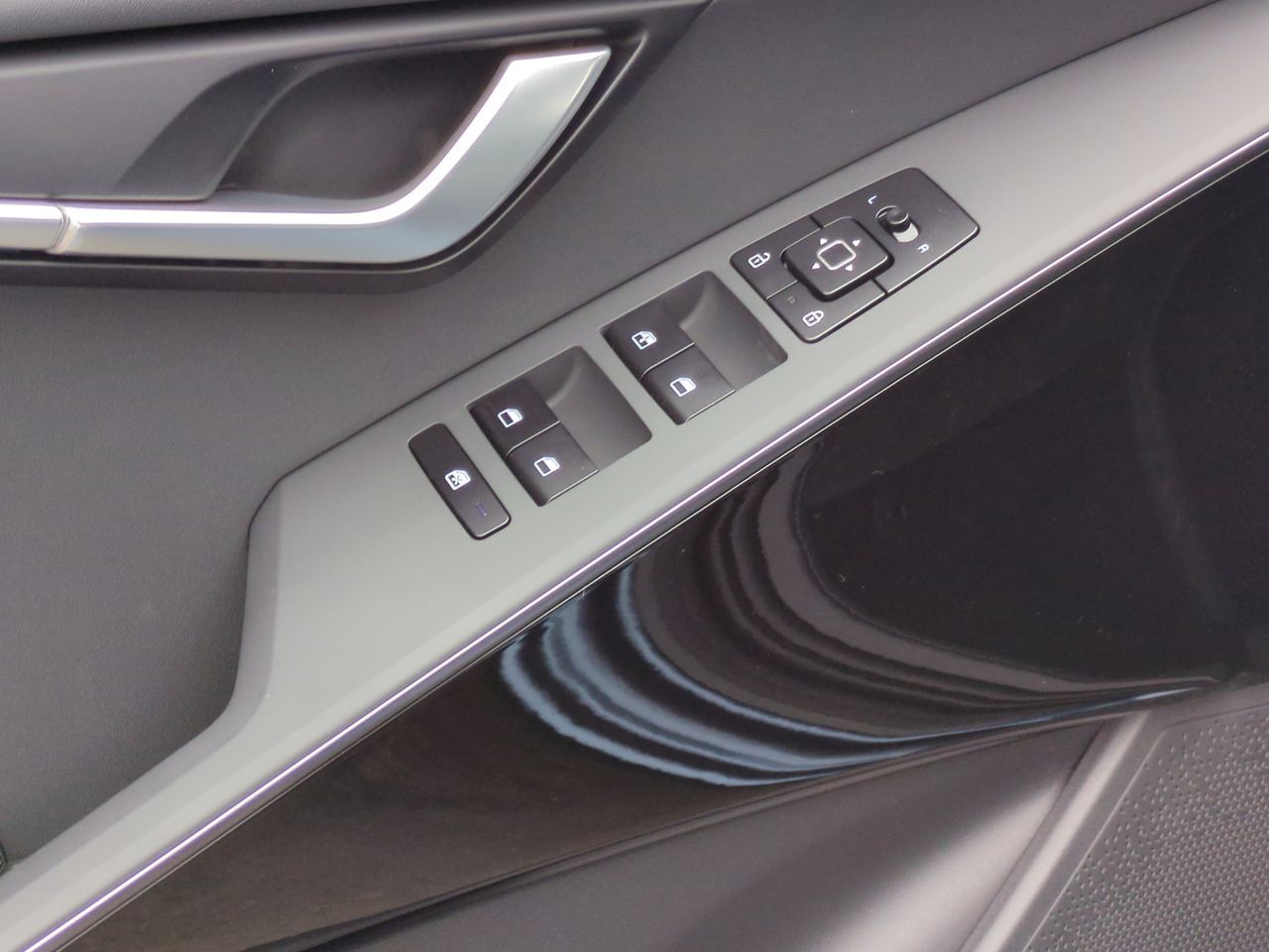 2025 Kia Niro EX photo 18