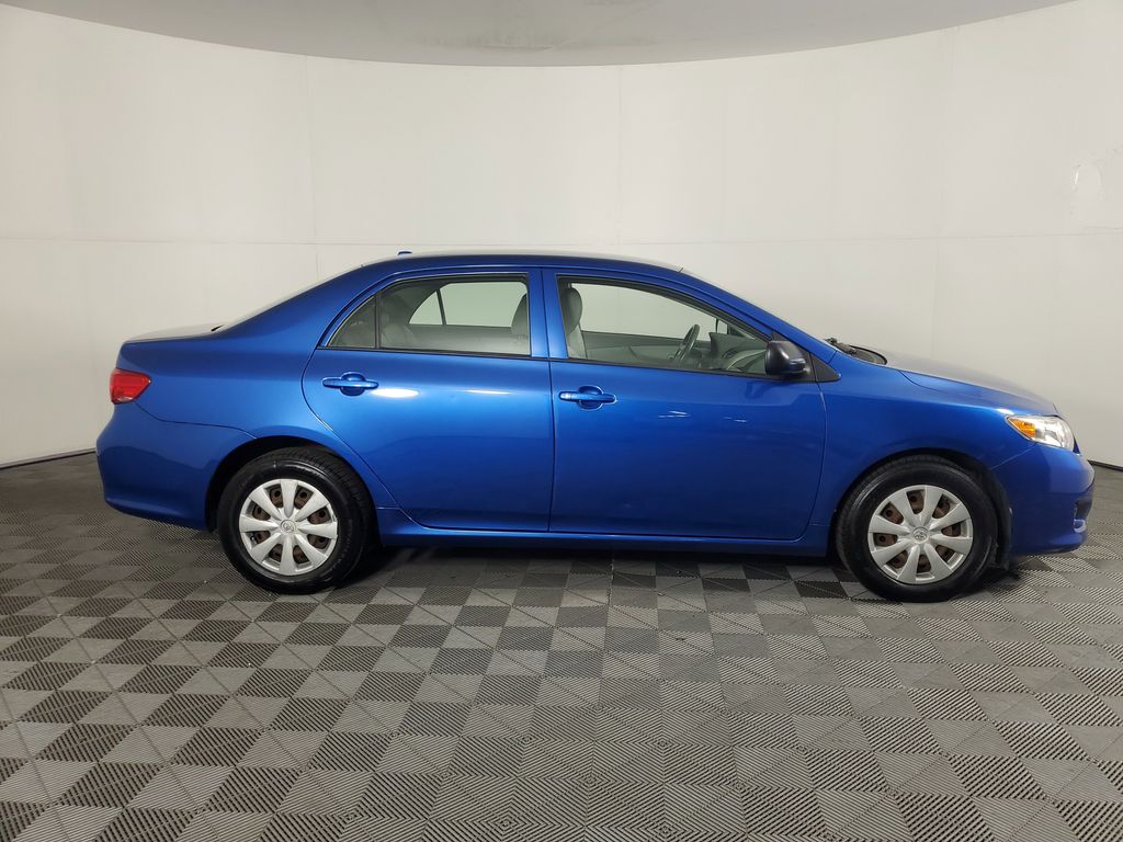 2009 Toyota Corolla LE photo 3