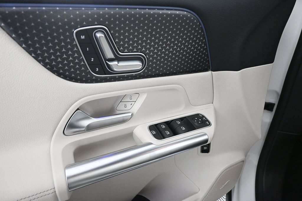 2025 Mercedes Benz GLA 250 photo 8