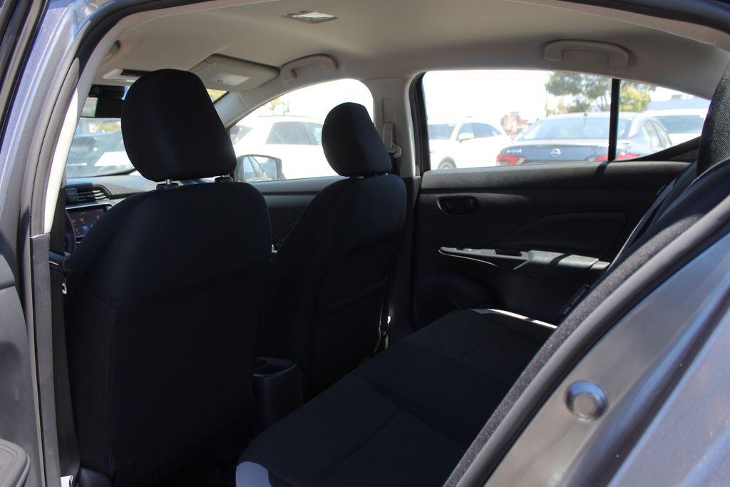 2025 Nissan Versa 1.6 S photo 12