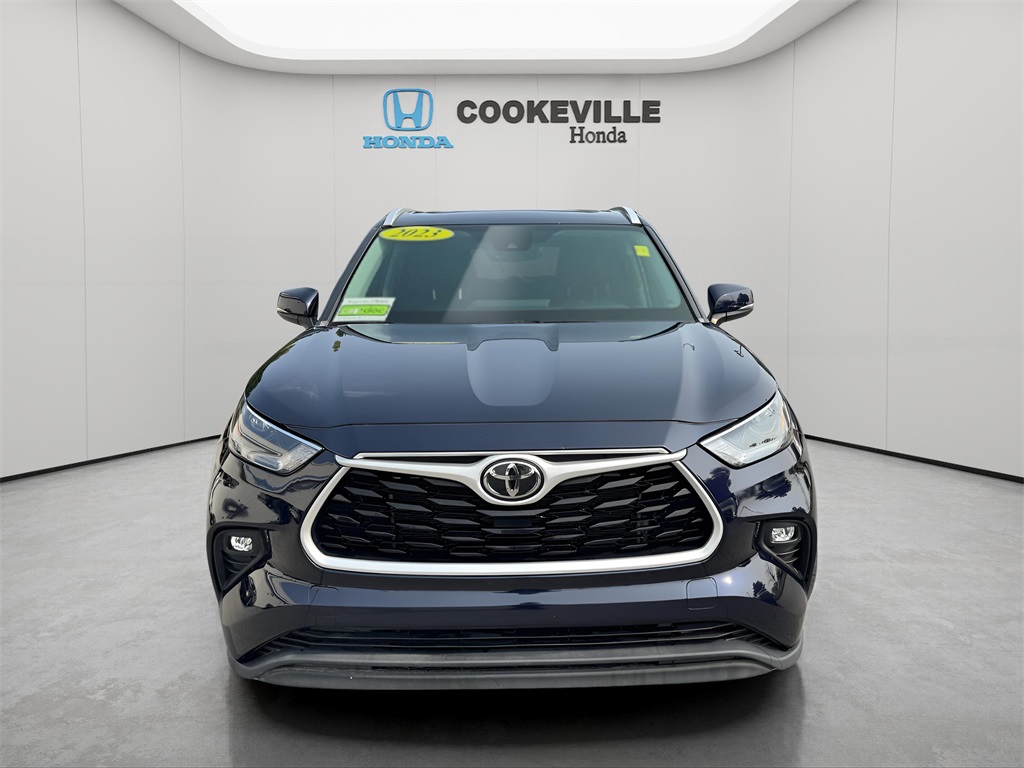 2023 Toyota Highlander XLE photo 2
